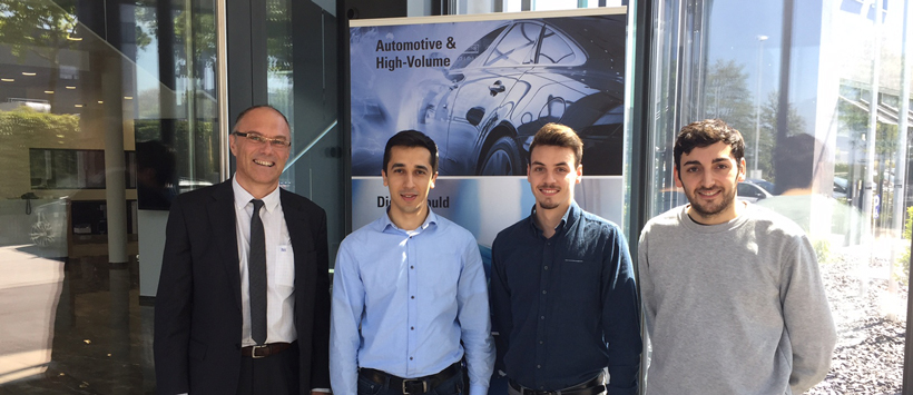 Diego y Raúl, dos ingenieros industriales del proyecto CATPRO 2016 trabajando en MAKINO